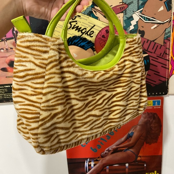 FUZZY ZEBRA HAND BAG - Picture 2 of 3